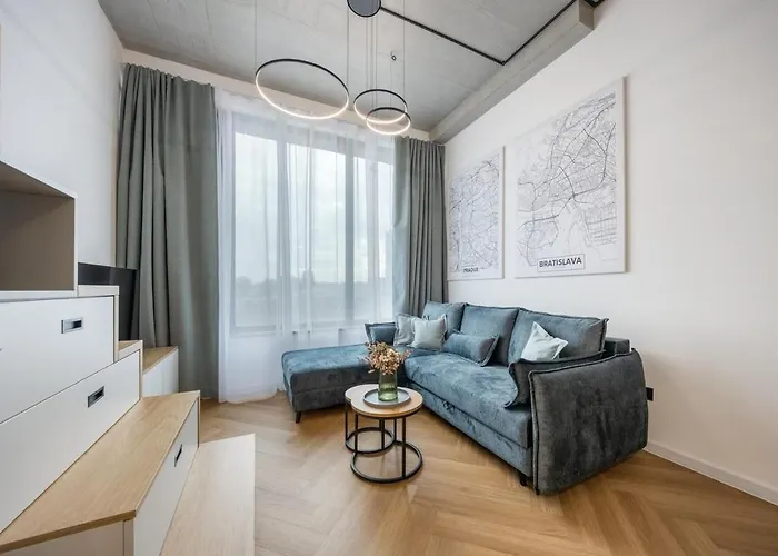 Designer Loft Retreat In Center 아파트 브라티슬라바