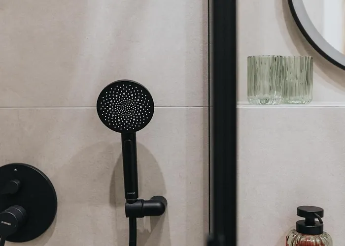 Designer Loft Retreat In Center براتسيلافا