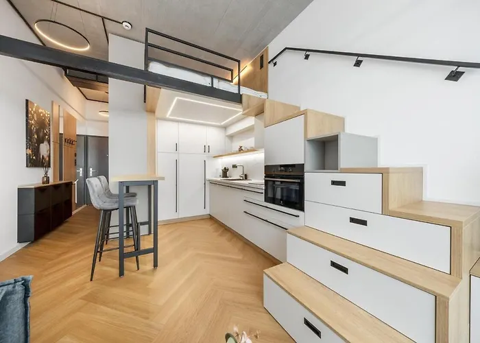 Designer Loft Retreat In Center 브라티슬라바