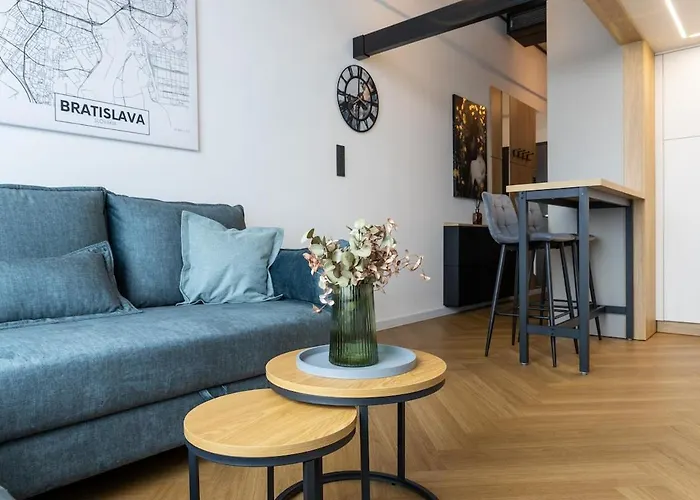 아파트 Designer Loft Retreat In Center 브라티슬라바