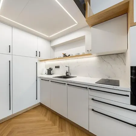 Designer Loft Retreat In Center 아파트