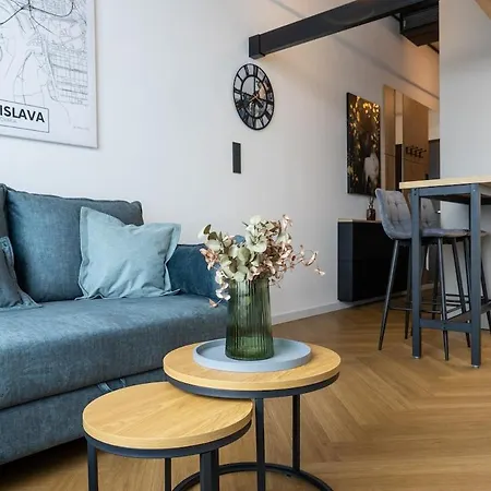 아파트 Designer Loft Retreat In Center 브라티슬라바